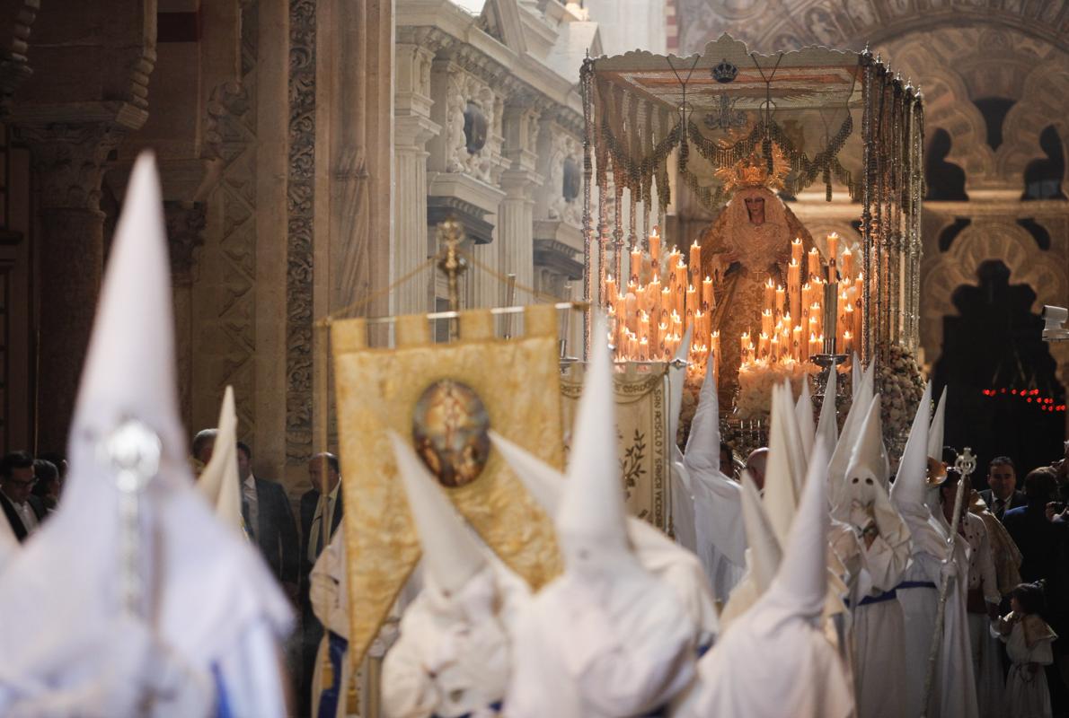 La Virgen del Dulce Nombre accede a la Catedral