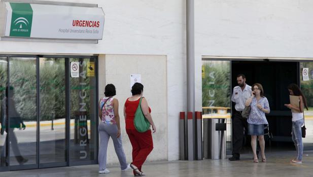 Cuatro heridos tras volcar una furgoneta en la A-4