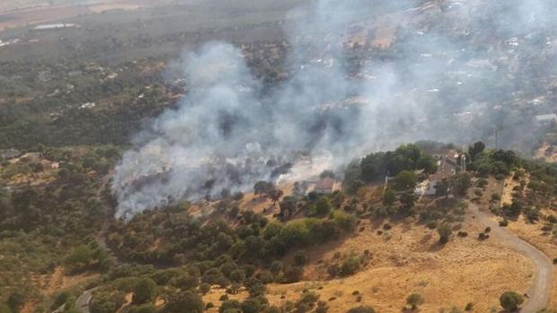 Vista aérea del incendio desde uno de los helicópteros del Infoca