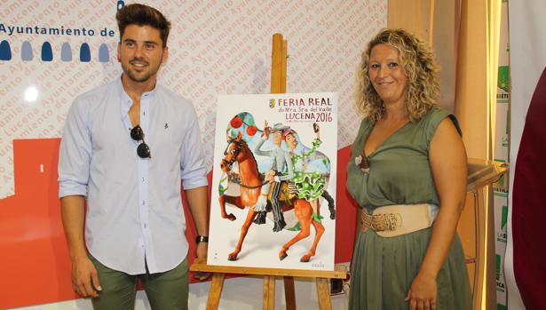 La edil de Fiestas y el cantante Álvaro Díaz en la presentación del cartel de la Feria del Valle de Lucena