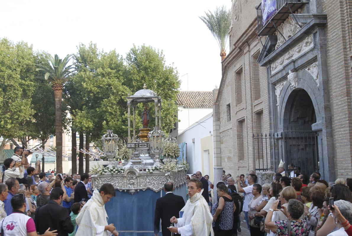 La Virgen de la Fuensanta, a su salida del santuario