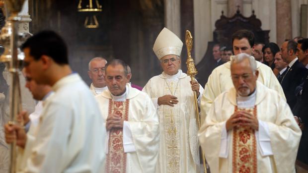 Obispo de Córdoba, Demetriio Fernandez, en el centro