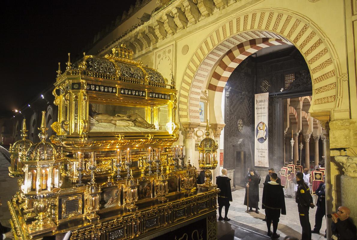 El Sepulcro, a su paso por la Catedral