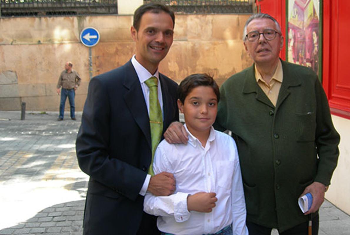 José de la Vega, junto al director de la Banda Municipal de Sevilla