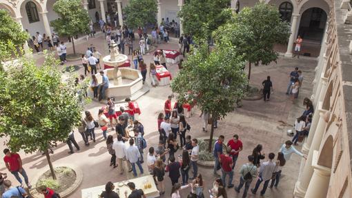 Patio de la Facultad de Derecho de Córdoba