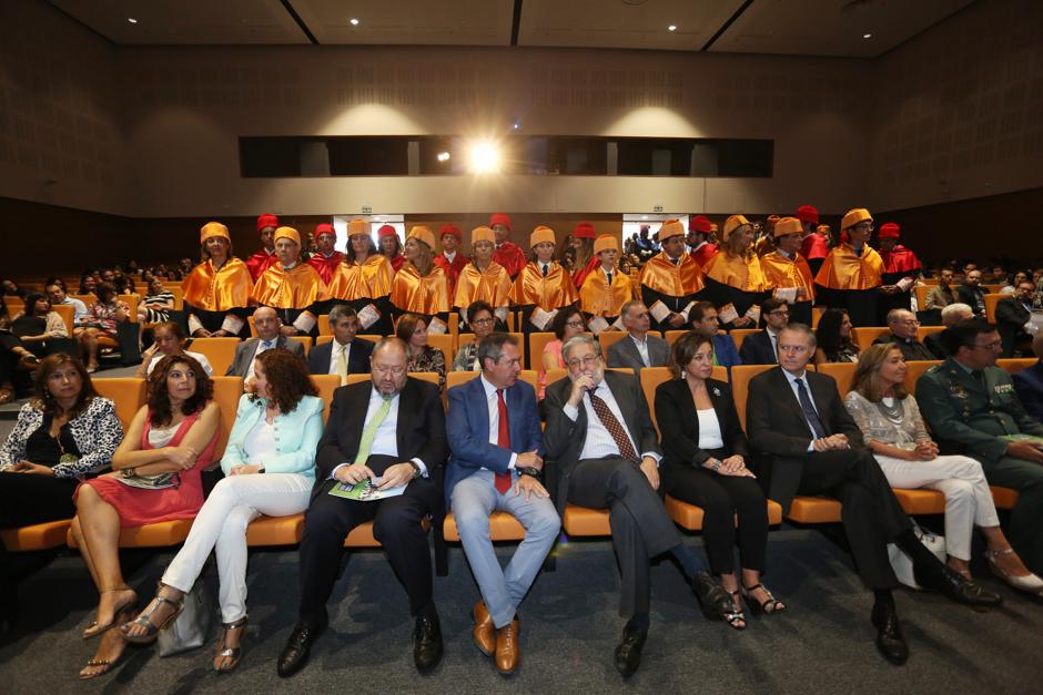 Representantes institucionales en la apertura del curso de Loyola