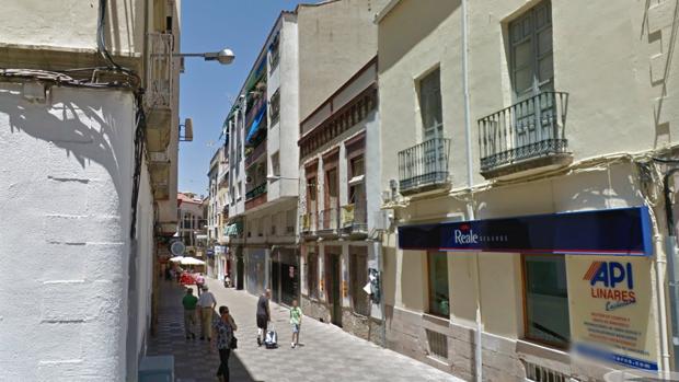El inmueble de dos plantas afectado por el fuego se encuentra en la calle Joaquín Ruano