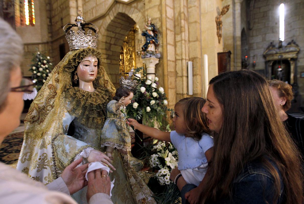 La Virgen de los Remedios, durante su último besamanos