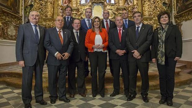 Los presidentes de los Consejos de Hermandades junto a Susana Díaz