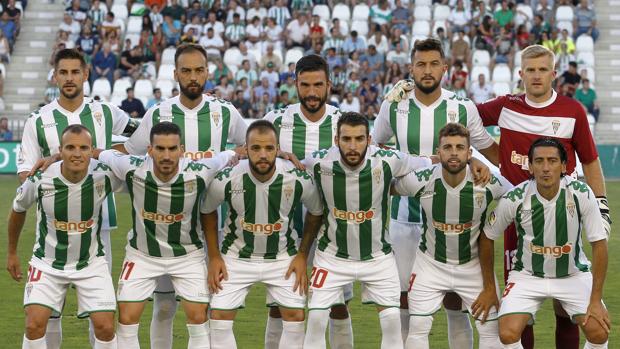 Primera alineación del Córdoba, con Cisma, Deivid y Antoñito en la defensa