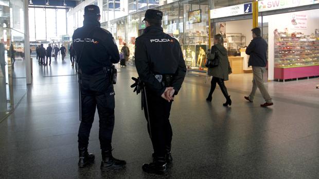 Agentes de la Policía Nacional en Córdoba