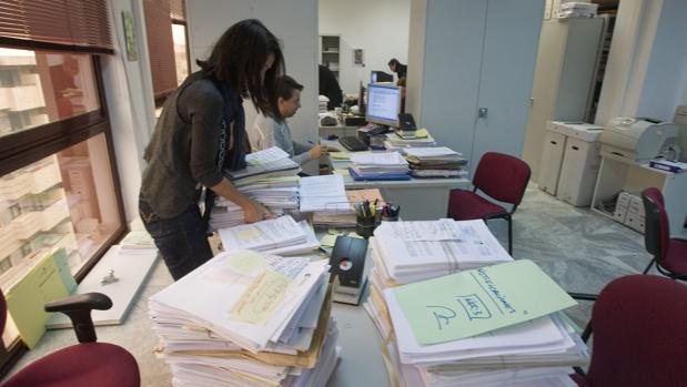 La Junta de Andalucía tiene sin ocupar la mitad de los puestos de funcionarios