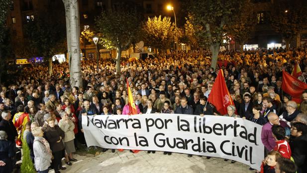 Concentración en Pamplona en apoyo a los guardias civiles agredidos