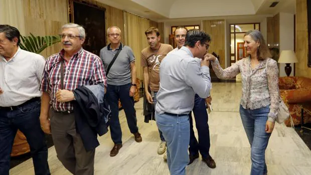 Pedro García recibe en el Ayuntamiento a la delegación de colectivos sociales y vecinales