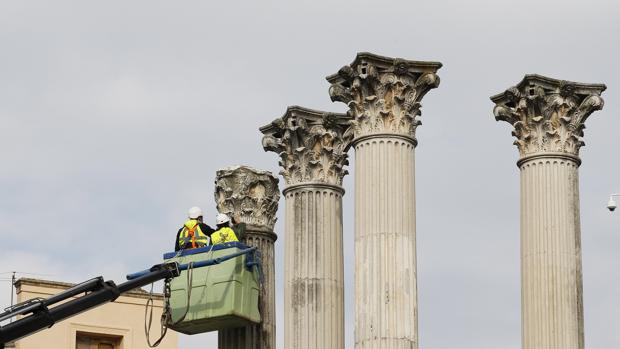 Trabajos de estudio de las columnas del Templo Romano