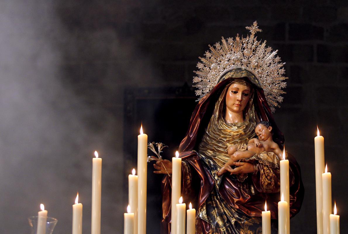 Nuestra Señora del Amparo, durante su procesión