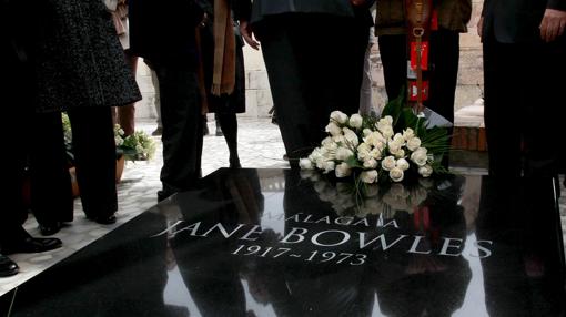 La tumba de la escritora estadounidense Jane Bowles en el cementerio de Málaga