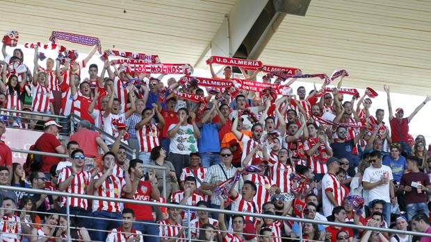 Aficionados del Almería en El Arcángel