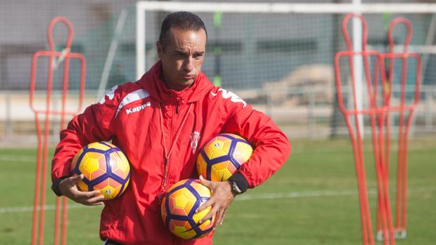 José Luis Oltra durante un entrenamiento