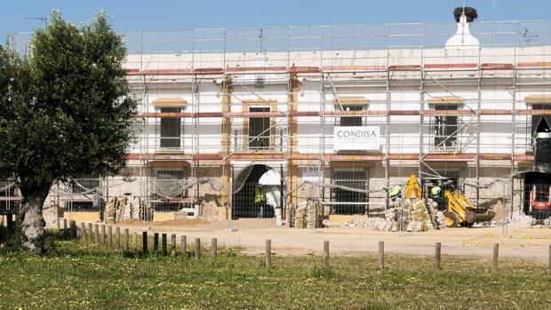 El palacio de Doañana, durante las polémicas obras