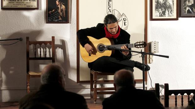 La primera denuncia tuvo como objeto una peña flamenca