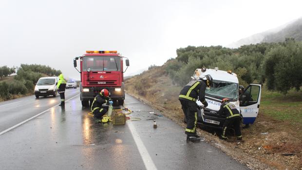 La ambulancia se salió de la carretera en el término municipal de Doña Mencía