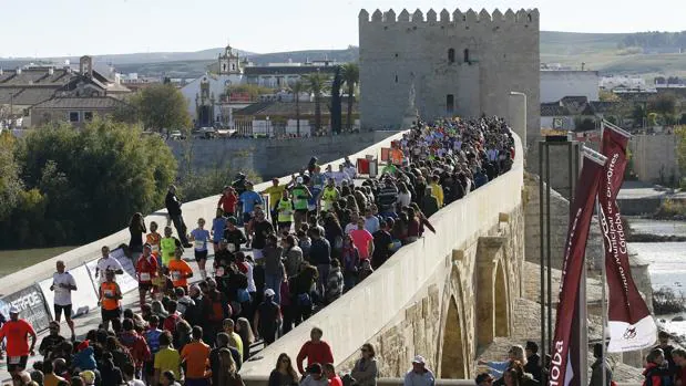 La Media Maratón de 2015, en el Puente Romano