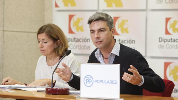 Andrés Lorite y María Jesús Botella en la sala de prensa de la Diputación