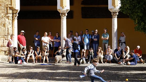 Turistas en Córdoba durante el puente de Todos los Santos