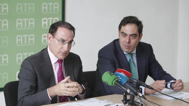 Javier González de Lara y Rafael Amor, ayer en la presentación de su alianza