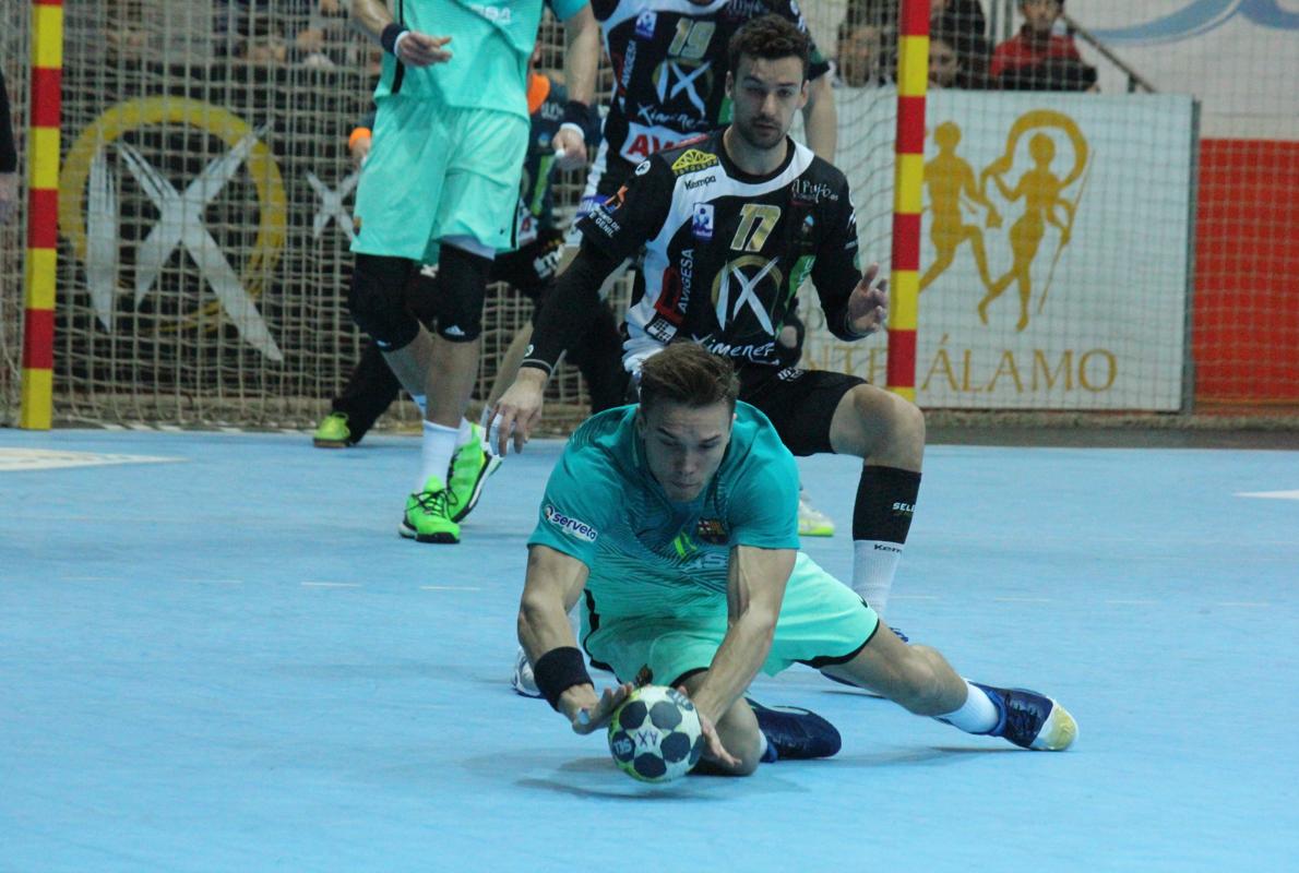 Paraja, en acción durante el partido ante el Barcelona