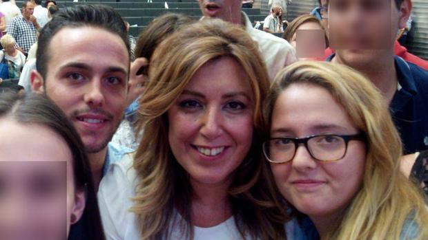 Cristian Menacho y Alejandra Pérez junto a Susana Díaz en un mitin