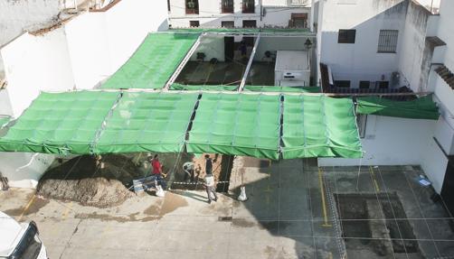 Catas en el parking de Bodegas Campos donde está previsto ejecutar un hotel