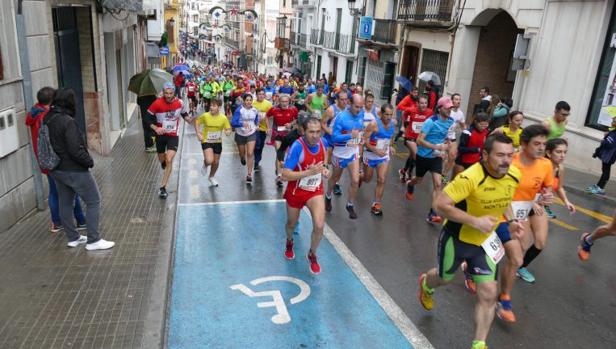 Corredores de la Rute en Navidad suben una cuesta