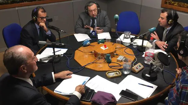 El alcalde, en el estudio de Cope Málaga junto a directores de medios malagueños