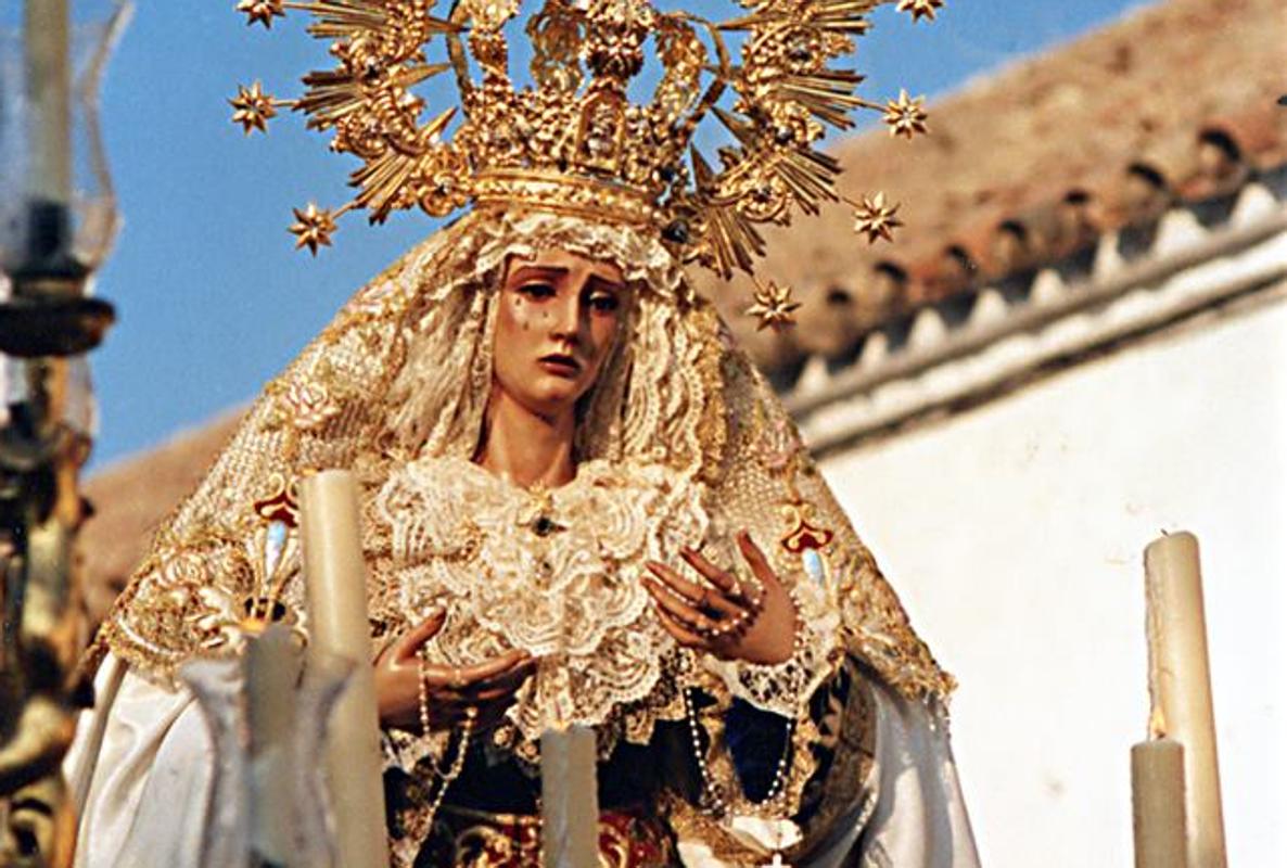 La Virgen del Buen Fin, durante su procesión en agosto de 1988