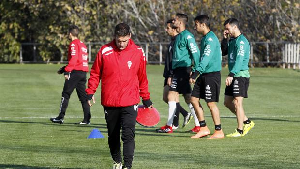 Luis Carrión preparando una sesión de trabajo