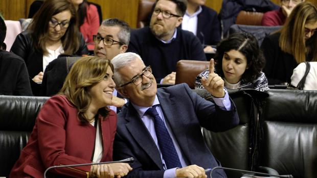 La presidenta de la Junta, Susana Díaz, junto a su vicepresidente, Manuel Jiménez Barrios