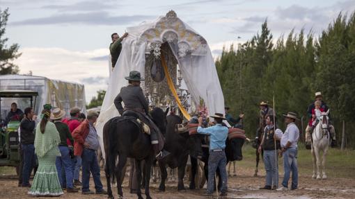 Hermandad del Rocío de Córdoba, durante su camino