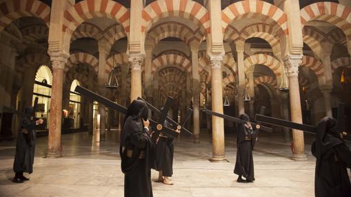 Nazarenos del Santo Sepulcro en la Mezquita-Catedral