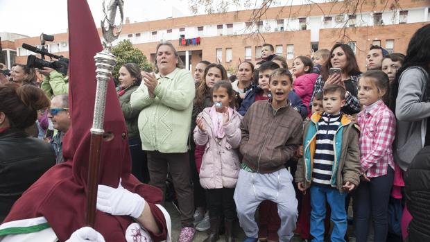 Nazarenos de la hermandad de las Palmeras