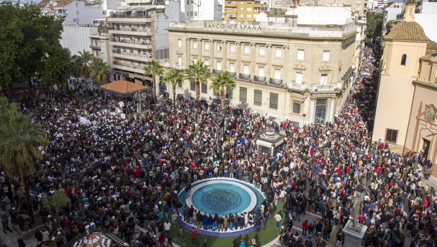 El pasado mes de noviembre las calles de Huelva se llenaron de manifestantes contra los recortes de la Junta en sanidad y por un sistema de atención digno