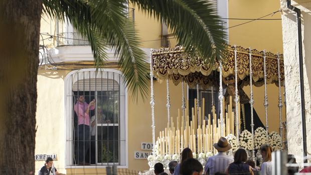 La Virgen de Gracia y Amparo, en su paso de palio