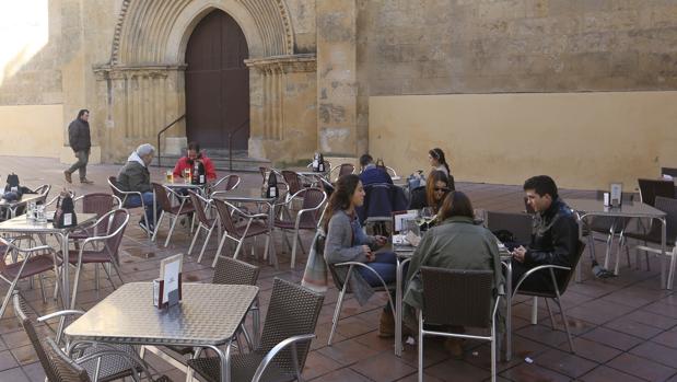 Veladores en la plaza de San Miguel