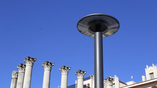 Nuevas farolas de la calle Capitulares