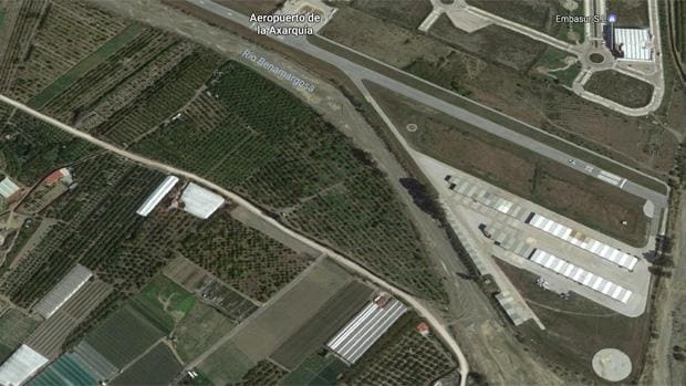 El aeródromo Leoní Benabú está situado en la zona de El Trapiche, en Vélez Málaga
