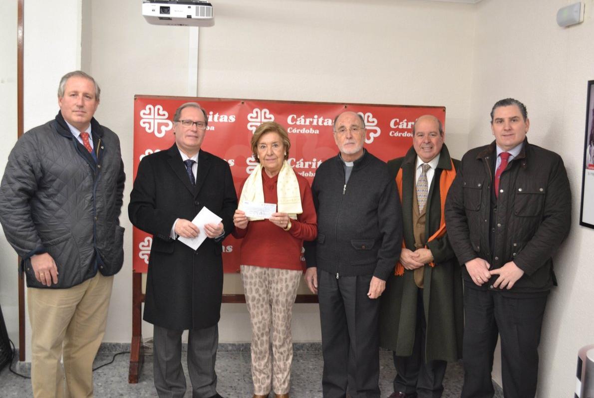 Acto de entrega del donativo a Cáritas Diocesana