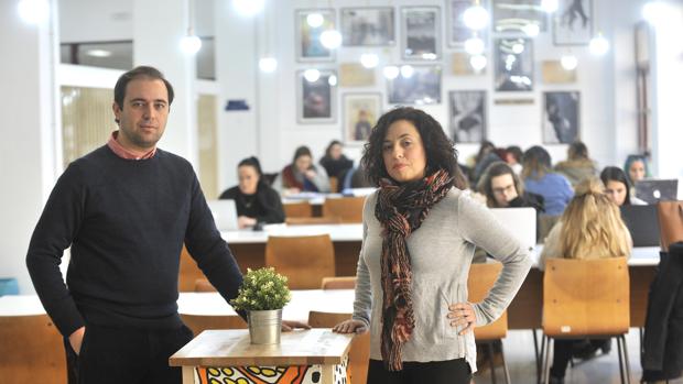 Enrique Machuca e Isabel Ruiz, en la Facultad de Comunicación de la UMA