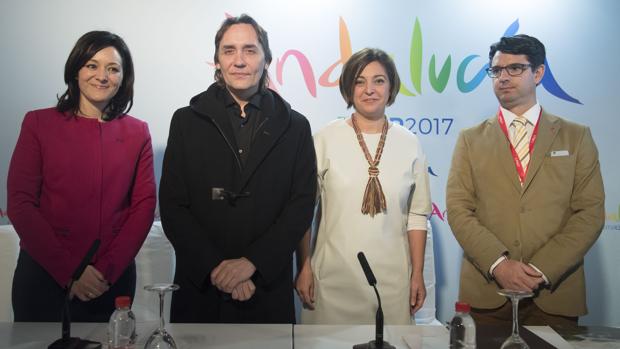 El edil de Turismo, Pedro García, en la presentación en Fitur de la acción promocional con Vicente Amigo