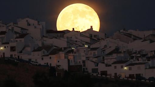 El municipio visto de noche